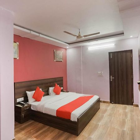 Hotel O Red Velvet Rooms & Banquet Faridabad Exterior photo