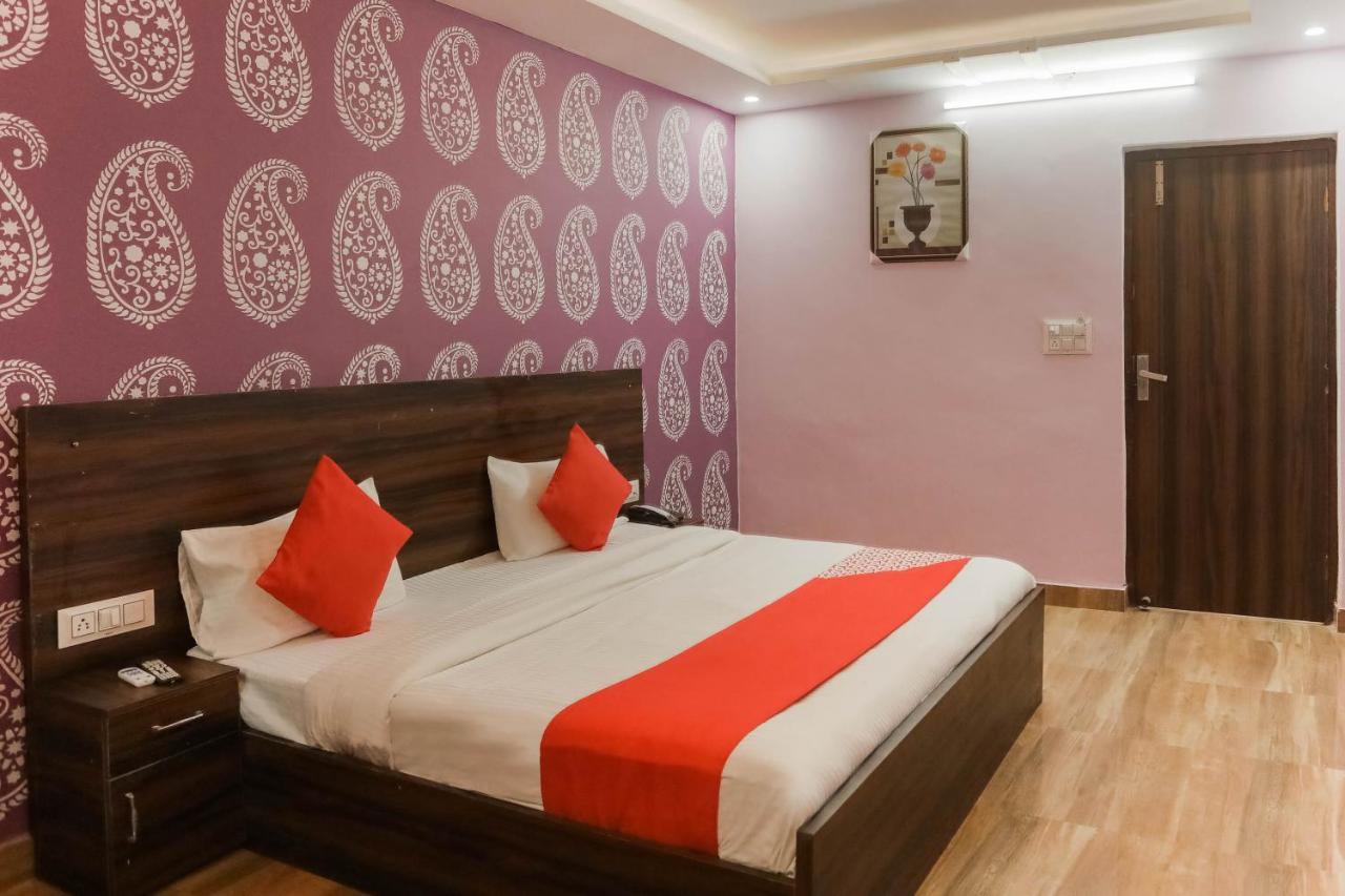 Hotel O Red Velvet Rooms & Banquet Faridabad Exterior photo