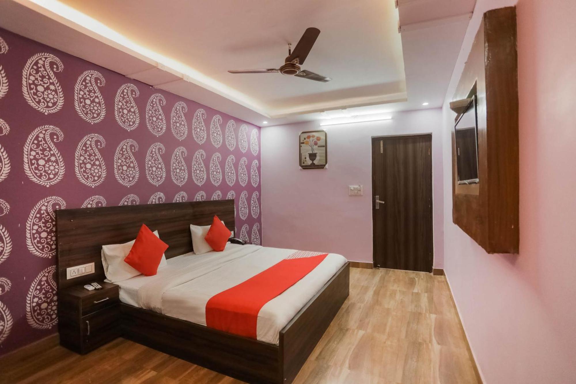 Hotel O Red Velvet Rooms & Banquet Faridabad Exterior photo