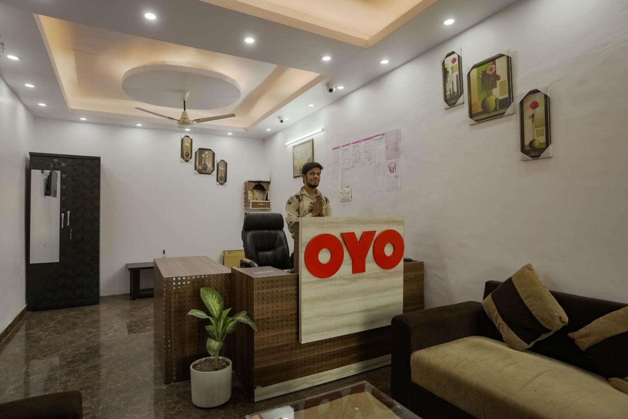 Hotel O Red Velvet Rooms & Banquet Faridabad Exterior photo