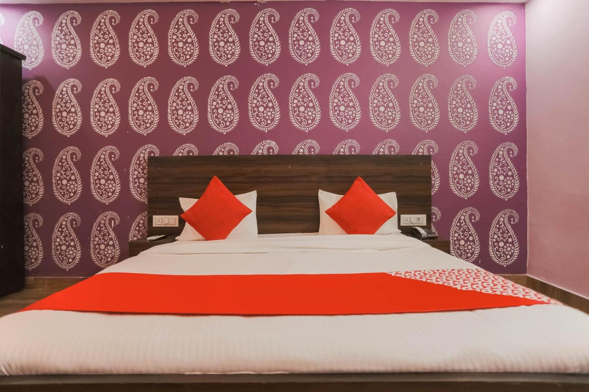 Hotel O Red Velvet Rooms & Banquet Faridabad Exterior photo