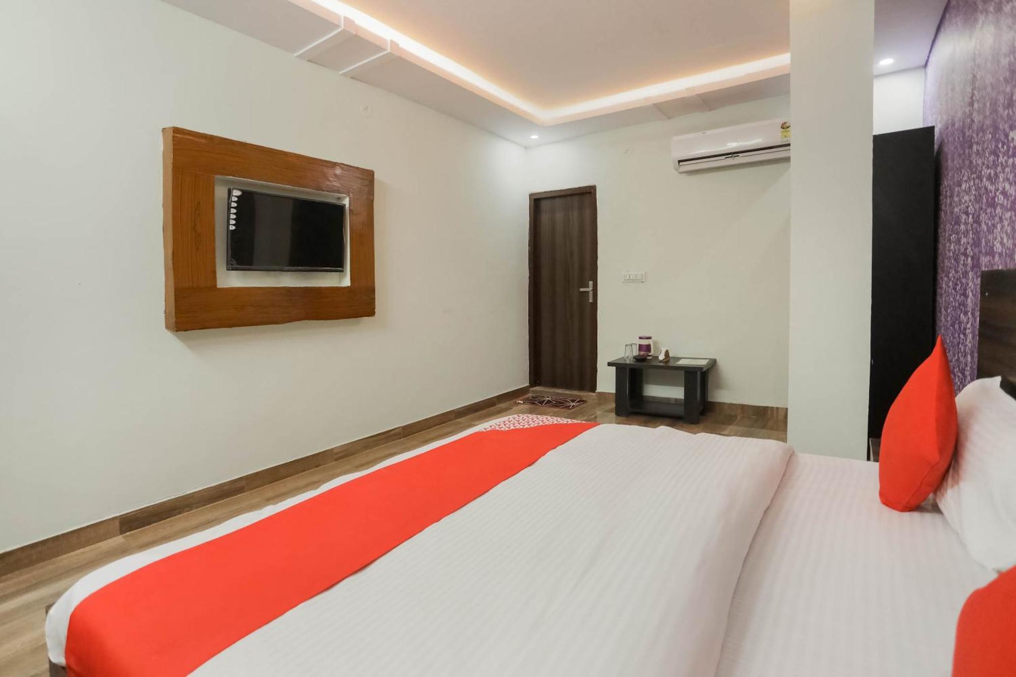 Hotel O Red Velvet Rooms & Banquet Faridabad Exterior photo