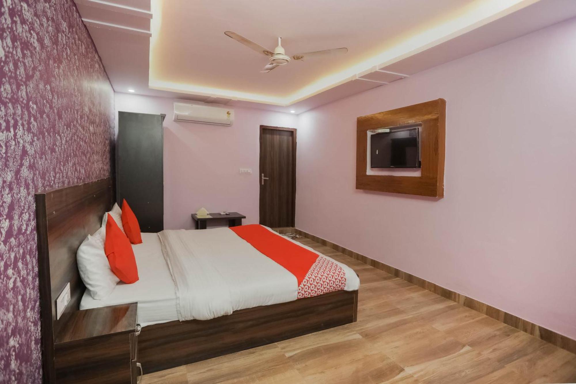 Hotel O Red Velvet Rooms & Banquet Faridabad Exterior photo