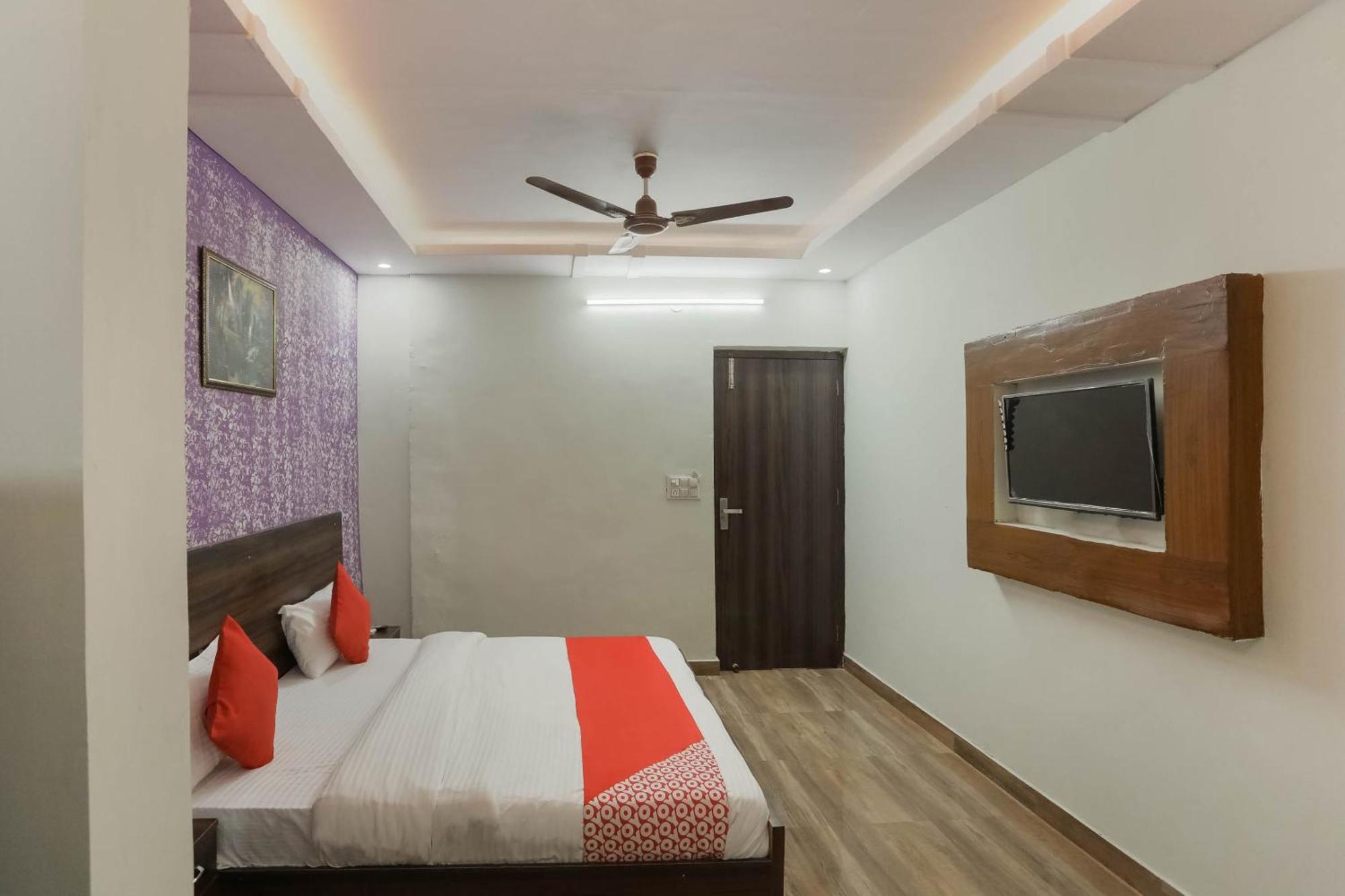 Hotel O Red Velvet Rooms & Banquet Faridabad Exterior photo
