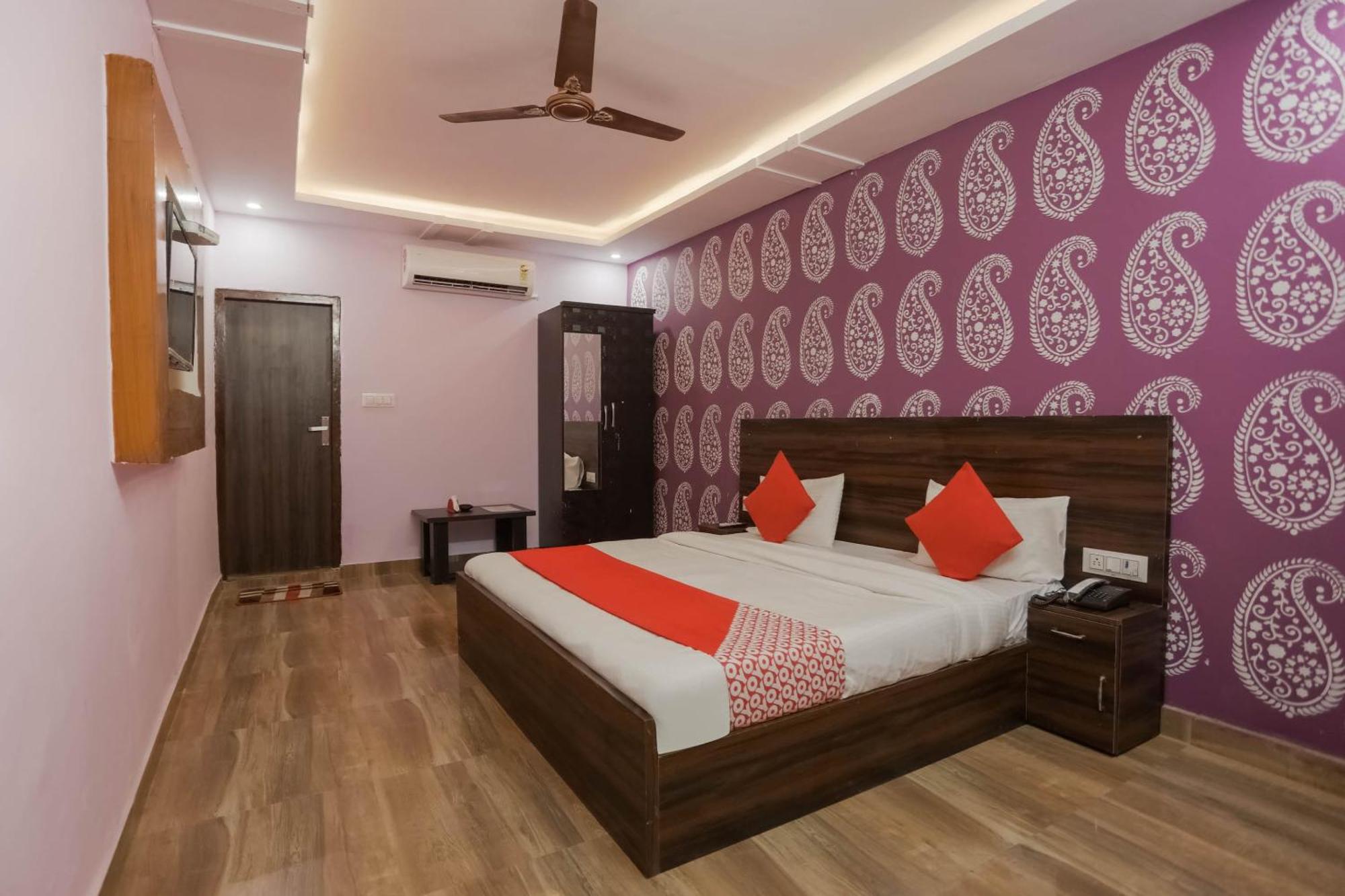 Hotel O Red Velvet Rooms & Banquet Faridabad Exterior photo